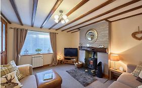 Cosy Cumbrian Cottage For Your Country Escape